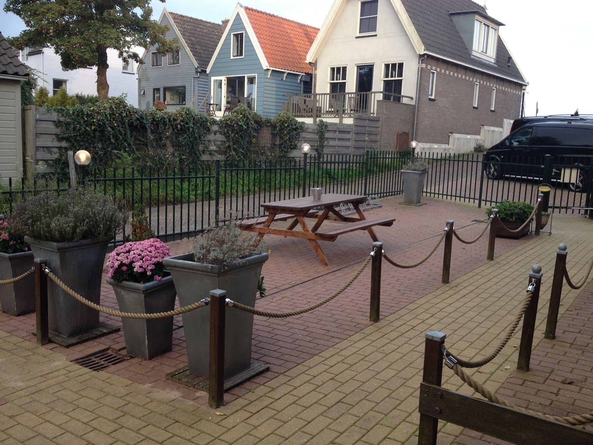 Amsterdam Village Hotel Exterior photo
