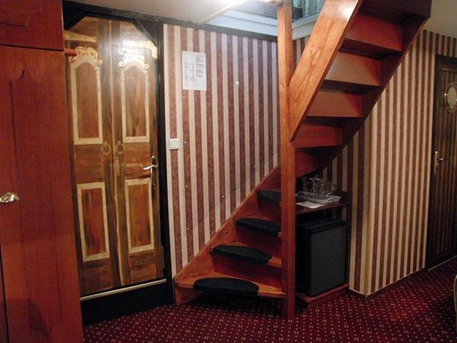 Amsterdam Village Hotel Room photo